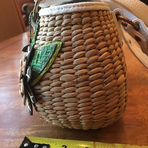 MARY FRANCES Gorgeous Details Flower Bag - Picture 6 of 9